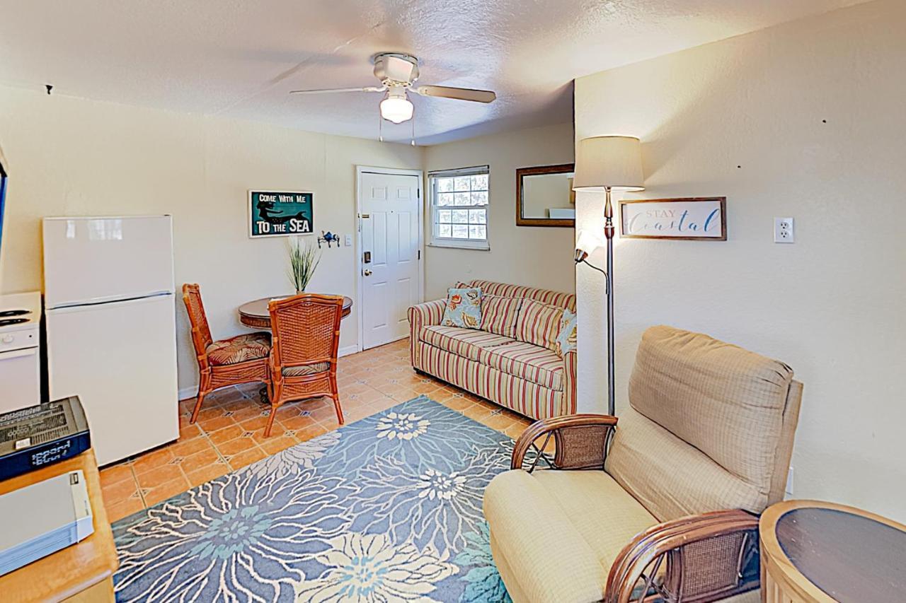 The Palm Condos St. Pete Beach Room photo